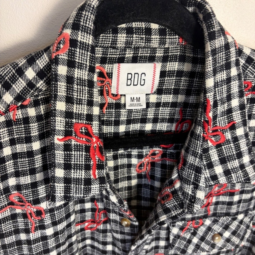 BDG Flannel Shirt Size M Black White Bow Embroidered Plaid Oversized Button Down - Picture 7 of 13